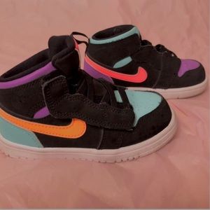 Nike air jordans color block high top kid shoe